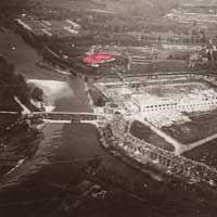 Берасце. Выява былога касцёла Звеставання найсвяцейшай Дзеве Марыі i з будынкам кляштару брыгiтак пасля прыстасавання на турму (пазначаны чырвоным) на аэрафота часоў Другой сусветнай вайны. Крынiца - фота з iнтэрнэт-аукцыёну ebay. de