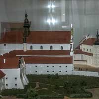 Берасце. Выява ансамбля культавых пабудоў з касцёламi Яна Хрысціцеля і Св. Ганны Кляштару бернардынцаў i Беззаганнага Зачацця Найсвяцейшай Панны Марыі кляштару бернардынак на макеце. Аўтар макета М.М Уласюк (старэйшы) 