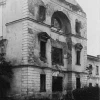 Берасце. Выява галоўнага фасада касцёла Беззаганнага Зачацця Найсвяцейшай Панны Марыі Кляштару бернардынак, перабудаванага на ваенны шпiталь. Фота часоў Першай Сусветнай вайны, 1915 г. Крынiца - IS PAN. Арыгiнальнае фота - з архiву Irena Lawrowska 