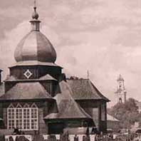 Лыскава (Пружанскi раён). Выява касцёла св. Тройцы кляштара мiсiянераў (па цэнтры) на панараме мястэчка Выгляд з з паўднёвага боку. Фота часоў Другой Сусветнай вайны. (1941г.) З левага боку - пабудаваная ў мiжваеннай Польшчы ў 1933г. праваслаўная(!) царва. Апублiкавана - Foto.volkovysk.by. Электронны рэсурс - https://wikipedia.org