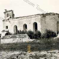 Асташын (Карэлiцкi раён). Выява былога кальвiнскага збору. З калекцыi прыватнага вiртуальнага музею MUSEUM TOMATORUM (myvimu,com) Фота 1915 г. Электронны рэсурс - http://myvimu.com/exhibit/54746525-ostaszyn-kosciol-po-zniszczeniu-w-1915