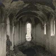 Асташын (Карэлiцкi раён). Выява былога кальвiнскага збору. З калекцыi прыватнага вiртуальнага музею MUSEUM TOMATORUM (myvimu,com) Фота 1915 г. Электронны рэсурс - http://myvimu.com/exhibit/54746526-ostaszyn-kosciol-po-zniszczeniu-w-1915