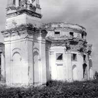 Чачэрск (Гомельская вобласць). Выява былога езуiцкага касцёла Св. Тройцы. Фота сярэдзiны XIXст. (1950-я гг.) Апублiкавана - Слюнькова I.М. Храмы i манастыры Беларусi XIX ст. у складзе Расейскай iмперыi. Пераутварэнне спадчыны. – М.: Прагрэс-Традыцыя, 2009. – 51 стар., Электронны рэсурс - https://commons.wikimedia.org/wiki/