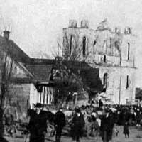 Iвянец (Валожынскi раён). Выява фарнага касцёла св. Тройцы. Фота пачатку XXст. (да 1913г.) Апублiкавана - Сайт Івянца Крынiца - Harel Shvarzberg, Eilat Gordin Levitan, Электронны рэсурс - https://commons.wikimedia.org