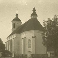 Клецк. Выява фарнага касцёла (Касцёла Святой Тройцы). Выгляд з боку алтарнай часткi/ Фота -1930-х гг. Апублiкавана - Т. В. Габрусь Саборы помняць усё. Готыка і рэнесанс у сакральным дойлідстве Беларусі. Менск, 2007, стар. 90. Электронны рэсурс - http://orda.of.by/.lib/gabrus/spu/90http://orda.of.by/.lib/gabrus/spu/90