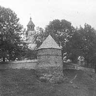 Койданава (Дзяржынск). Выявы кальвiнскага збора на тэрыторыi былога Койданаўскага замка. Фотакалаж са старадаўнiх фота да 1917 г. Электронны рэсурс - https://commons.wikimedia.org/wiki/Category:Kojdanov_Castle