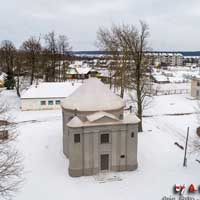 Кухцiчы (Першамайск) Гiпатэтычная графчная рэканструкцыя былога кальвiнскага збора, стаўшага пазней касцёлам, каплiцай-пахавальней роду Завішаў. Выгляд на пачатак XXст. 3d мадэль, фотамантаж by А.Невар, 2019г., 
		арыгiнальнае фота -  С. Плыткевiч