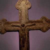 Кухцiчы (Першамайск) Выявы крыха з купала былога кальвiнскага збора, стаўшага пазней касцёлам, каплiцай-пахавальней роду Завішаў. Фота - Алега Караткевiча, апублiкавана - артыкул К. Гусевай - Узда и окрестности. Часть 2. Кальвинский сбор и усадьба Завишей на vedi .by