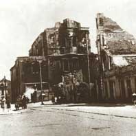 Менск. Касцёл Святога Тамаша Аквінскага кляштара дамініканцаў. Фота часоў другой сусветнай . Апублiкавана - артыкул Руины стреляют в упор! Часть 3 у livejournal,com, Электронны рэсурс - https://ruiny-v-upor.livejournal.com/2058.html/