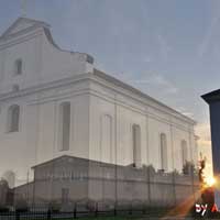 Нясвiж. Гiпатэтычная графiчная рэканструкцыя касцёла Св. Кацярыны былога кляштара бернардзiнцаў. Выгляд на перыяд пачатку XIX ст. (перабудова пасля пажару 1793г.) 3D мадэль (2017г.), арфгiнальныя фота (18.08.2019г.), фотамантаж - by A. Nevar (2019, 2020гг,)