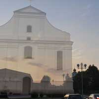 Нясвiж. Гiпатэтычная графiчная рэканструкцыя касцёла Св. Кацярыны былога кляштара бернардзiнцаў. Выгляд на перыяд пачатку XIX ст. (перабудова пасля пажару 1793г.) 3D мадэль (2017г.), арфгiнальныя фота (18.08.2019г.), фотамантаж - by A. Nevar (2019, 2020гг,)