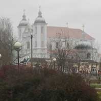 Стоўбцы (Мiнская вобл.). Гiпатэтычная графiчная рэканструкцыя касцёла св. Казiмiра былога кляштара дамiнканцаў. 3D мадэль, фотамантаж - А.Невар, 2016г; арыгiальнае фота - Зм. Савельеў