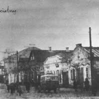 Стоўбцы (Мiнская вобл.). Выява касцёла св. Казiмiра з касцёльнай (былой рынкавай) плошчы. Фота 1930г. Электронны рэсурс - https://upload.wikimedia.org/wikipedia/commons/5/59/Stoupcy%2C_Rynak._Стоўпцы%2C_Рынак_%281930%29.jpg