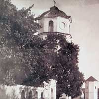 Быхаў. Выява былога касцёла канонiкаў латэранскiх пад тытулам Беззаганнага Зачацця Найсвяцейшай Дзевы Марыі, Св. Казiмiра i Св. Аўгусцiна. Выгляд на пачатак XXст.; Фота 1911г., , крынiца - Уладзімер Ліхадзедаў, прыватная калекцыя, апублiкавана - Бел. вiкiпедыя 