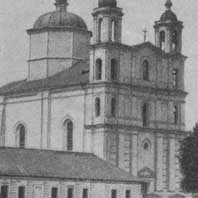 Чавусы. Выява былога касцёла кармелiтаў, пазней Уваскрасенскi сабор. Фота 1905г. Апублiкавана - Семенов В. Полное географическое описание нашего Отечества. Т. 9: Верхнее поднепровье и Белоруссия. С.-Петербург: Изд. А. Девриена, 1905г.  Электронны рэсурс - https://upload.wikimedia.org/