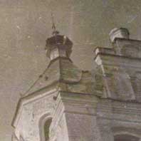 Месца Шклоўскае (Рыжкавiчы). Выява рынкавай (Ўваскрасенскай) царквы. Паваенны фотаздымак (1940-я гг.) Архіў Міхаіла Кацара. Апублiкавана - Facebook-старонка Антона Астаповiча. Электронны рэсурс - https://upload.wikimedia.org/wikipedia/commons/0/00/Sklou%2C_Zamkavaja._Шклоў%2C_Замкавая_%281940-49%29_%284%29.jpg