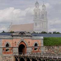 Даўгаўпілс (Дынабург, Дзвiнск, Daugavpils). Гiпатэтычная графiчная рэканструкцыя былога езуiцкага касцёла Св. Іуды Фадзея (St. Tadeus Juda). Выгляд да перабудовы пад праваслаўны гарнізонны сабор фартэцыi. 3D-мадэль, фотамантаж - by А. Nеvar, 2019г.; арыгiнальнае фота - Юрый Jurnet999 