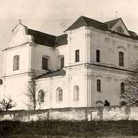 Любешыў, або Любяшоў (Валынская вобласць Украiны, былое магдэбургскае мястэчка гістарычнай Піншчыны) Выява касцёла Св. Яна Евангелiста кляштару пiяраў. Фота пачатку XXст. (1910-1914гг.) Author - dr. Kozubowski; Апублiкавана - Minszczyzna w zbiorach Stanislawa bar. Dangla Крынiца - Вiртуальны музей Museum Tomatorum. Электронны рэсурс - https://commons.wikimedia.org/wiki