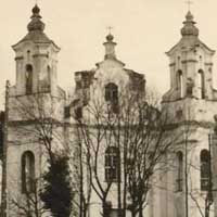 Невель (Пскоўская вобласць РФ) Выява касцёла Св. Юрыя (Георгія) былога кляштару францысканцаў. (Галоўны фасад. Выгляд з боку плошчы). Фота часоў Другой сусветнай вайны (1941-1942гг.) Крынiца - iнтэрнэт-аукцыён ebay de