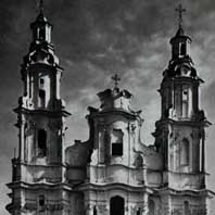 Беразвечча (Глыбокае). Галоўны (паўднёвы) фасад Петрапаўлаўскай царквы былога кляштару базылiянаў. Здымак 1930-х гг. Аутар - Я.Булгак. Апублiкавана - Т. В. Габрусь Мураваныя харалы. Сакральная архiтэктура беларускага барока, Мiнск, 2001г. стар. 178. Электронны рэсурс - http://orda.of.by/.lib/gabrus/mh/178