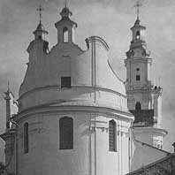 Беразвечча (Глыбокае). Паўночны фасад Петрапаўлаўскай царквы былога кляштару базылiянаў. Здымак 1930-х гг. Аўтар - Я.Булгак. Апублiкавана - Cлюнькова И.Н. - Монастыри восточной и западной традиций. Наследие архитектуры Беларуси - М.:Прогресс-Традиция-2002г. -487стр. Электронны рэсурс - http://orda.of.by/.lib/slyunkova/mvizt/486
