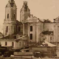 Орша. Выява бажніцы Апекі Маці Божай былога базыльянскага кляштара. Фота 1942г. Крынiца - iнтэрнэт-аукцыён ebay.de Электронны рэсурс - be-tarask.wikipedia.org